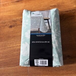 Floral Tablecloth in Light Green